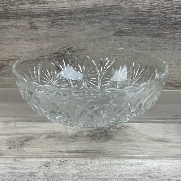 Anchor Hocking Star and Cameo Medallion Bowl Clear Glass Serving Bowl - Picture 1 of 9